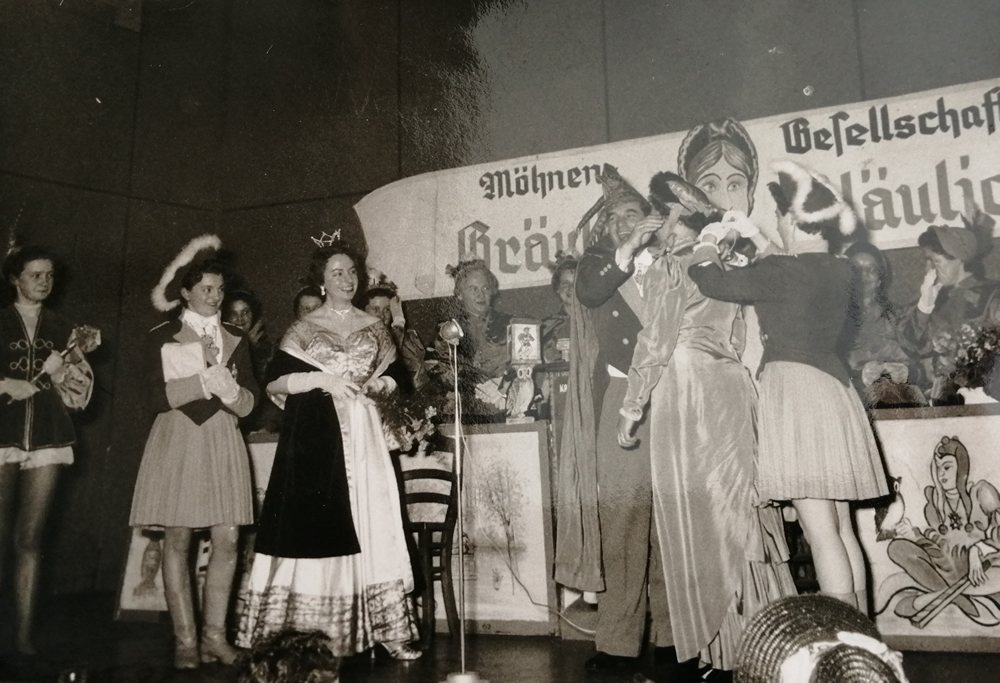 Möhnensitzung Gräulich-Bläulich 1956 (3)